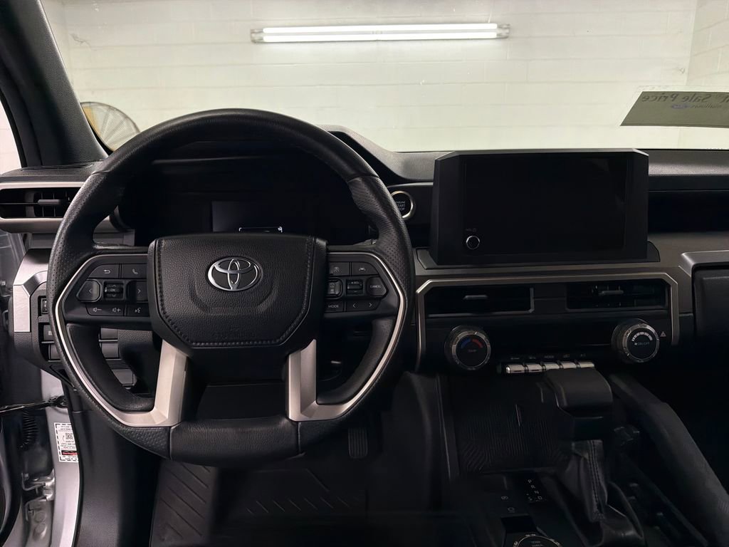 Used 2025 Toyota 4Runner SR5 RWD image 9