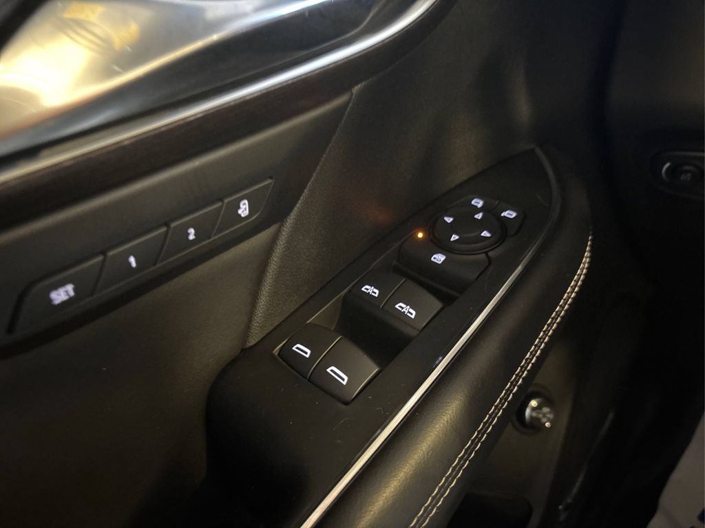Used 2022 Buick Envision Avenir w/ Technology Package II AWD/4WD image 38