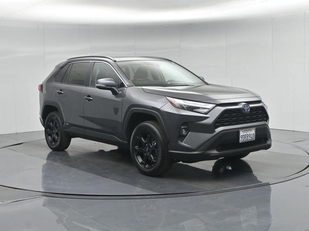 Used 2022 Toyota RAV4 XLE Premium image 6