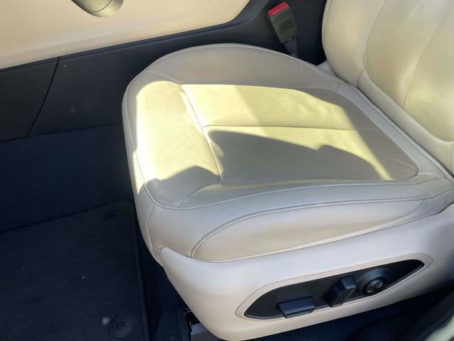 Used 2023 Jeep Grand Cherokee Limited w/ Black Appearance Package image 23