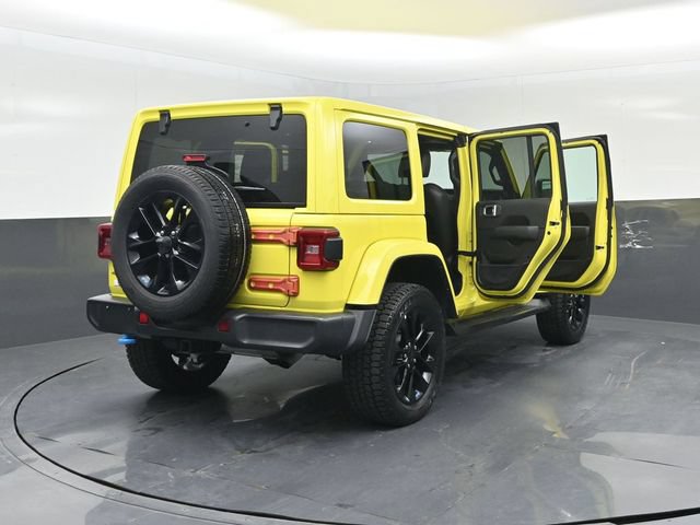 Used 2023 Jeep Wrangler Unlimited Sahara w/ Cold Weather Group AWD/4WD image 27