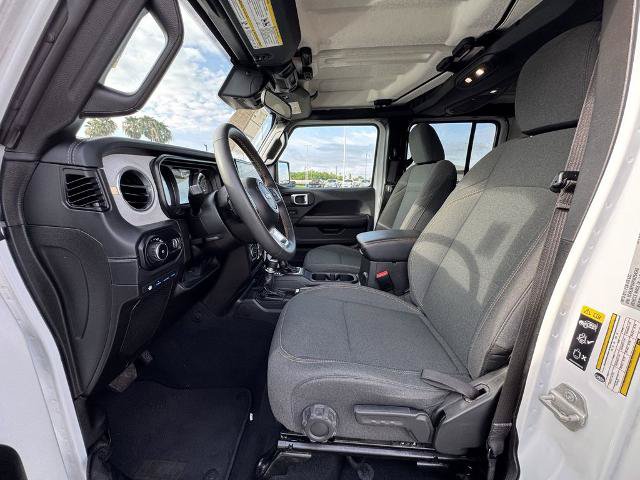 Used 2024 Jeep Wrangler Unlimited Sahara AWD/4WD image 13