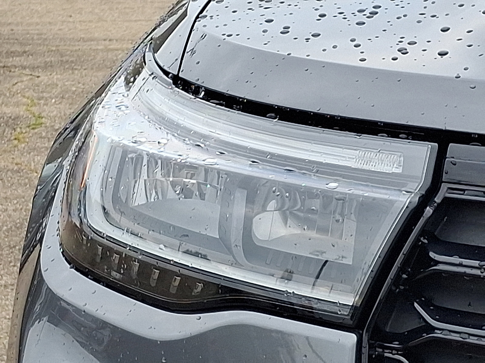 Certified 2025 Ford Explorer ST-Line image 9