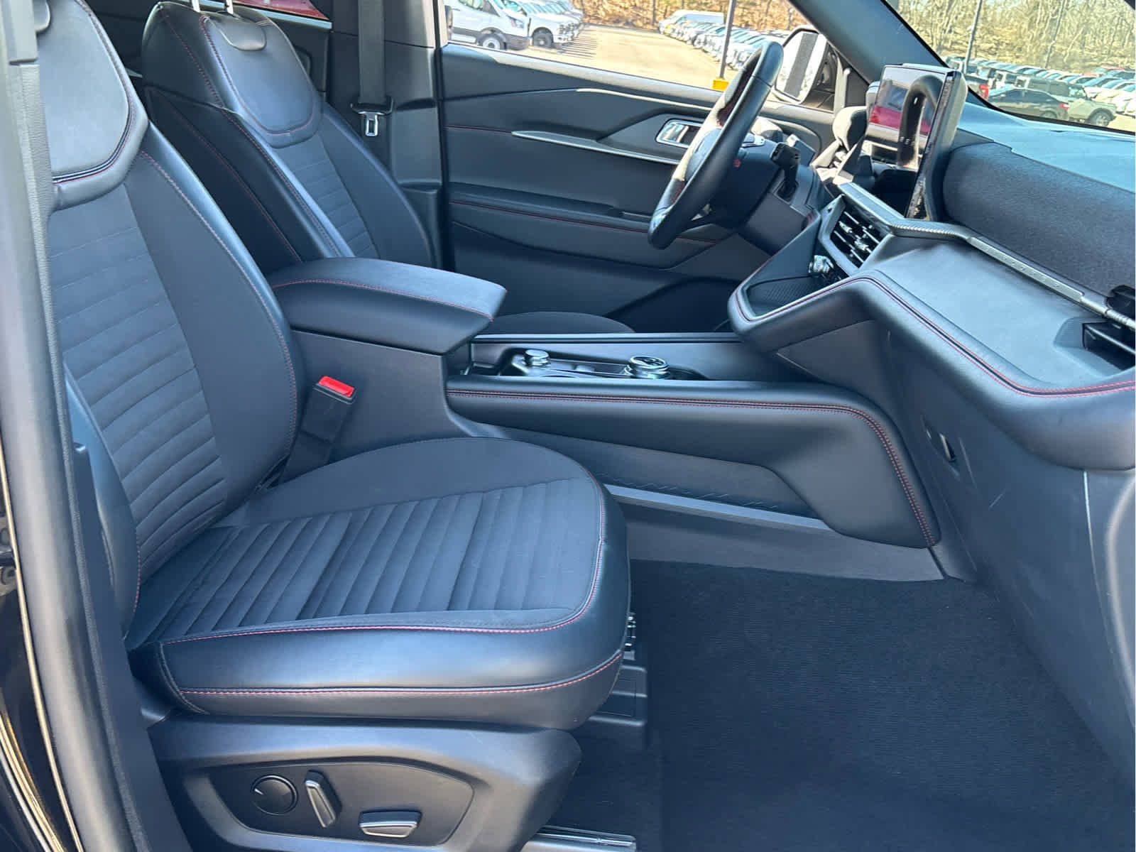 Certified 2025 Ford Explorer ST-Line image 37