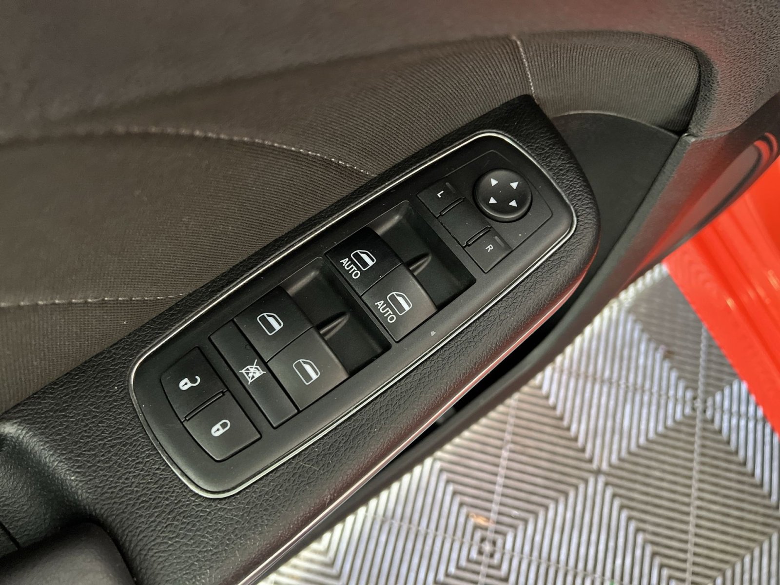 Used 2018 Dodge Charger R/T Scat Pack image 15