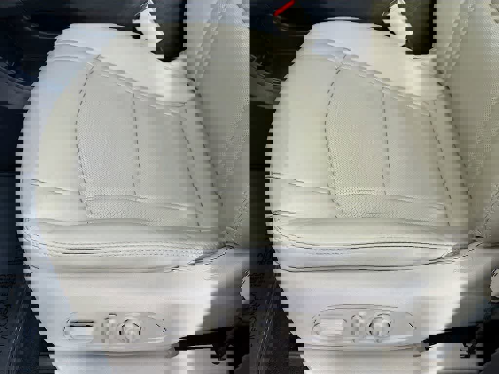 Used 2021 Buick Enclave Essence image 30