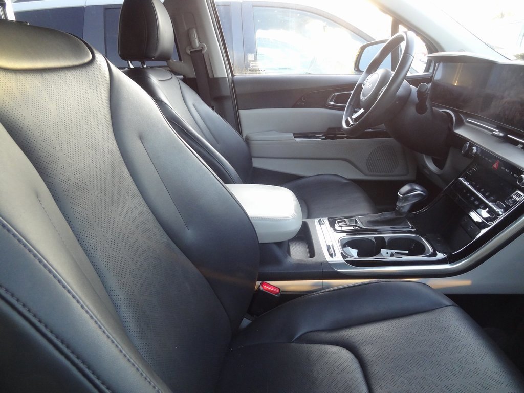 Used 2023 Kia Carnival SX image 8