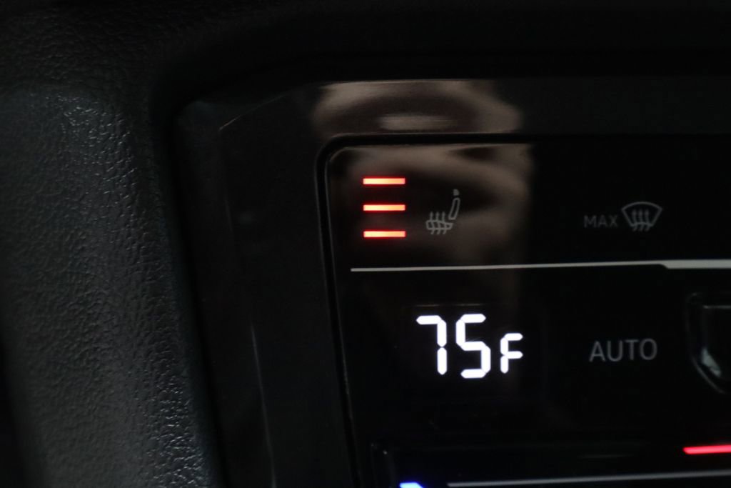 Used 2024 Volkswagen Tiguan SE image 4