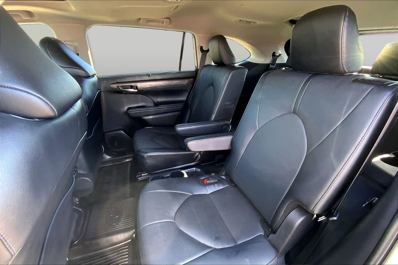Used 2025 Toyota Highlander Limited AWD/4WD image 21