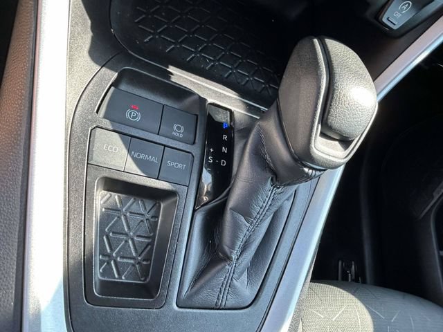Used 2024 Toyota RAV4 XLE FWD image 13