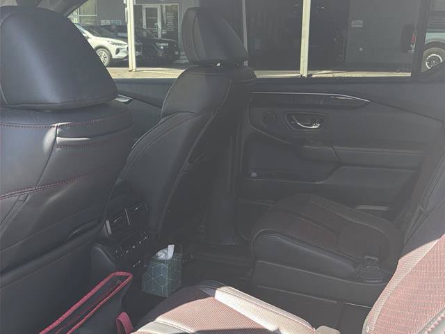 Used 2025 Honda Pilot Black Edition image 5