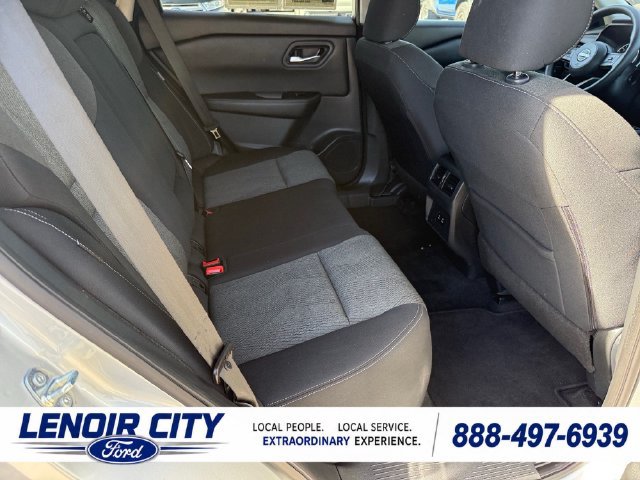 Used 2024 Nissan Rogue SV AWD/4WD image 25