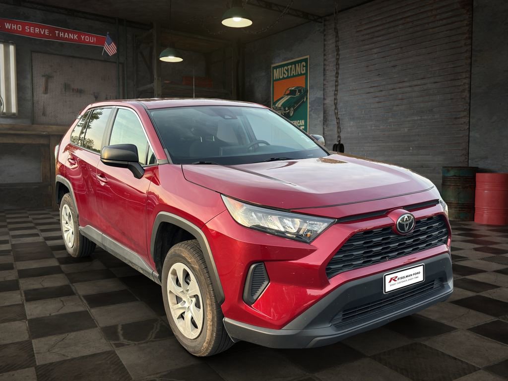 Used 2022 Toyota RAV4 LE FWD image 2
