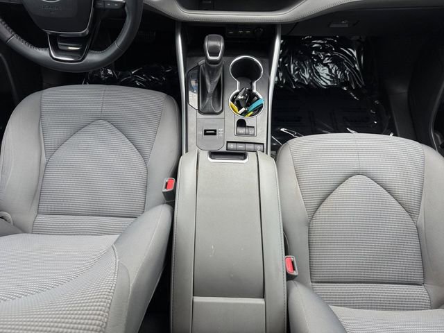 Used 2021 Toyota Highlander LE FWD image 6