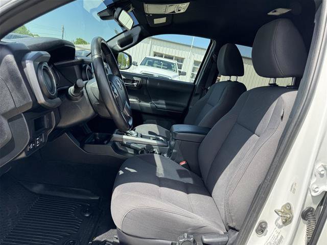 Used 2019 Toyota Tacoma TRD Sport AWD/4WD image 16