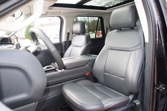 Certified 2025 Ford Expedition Active image 20