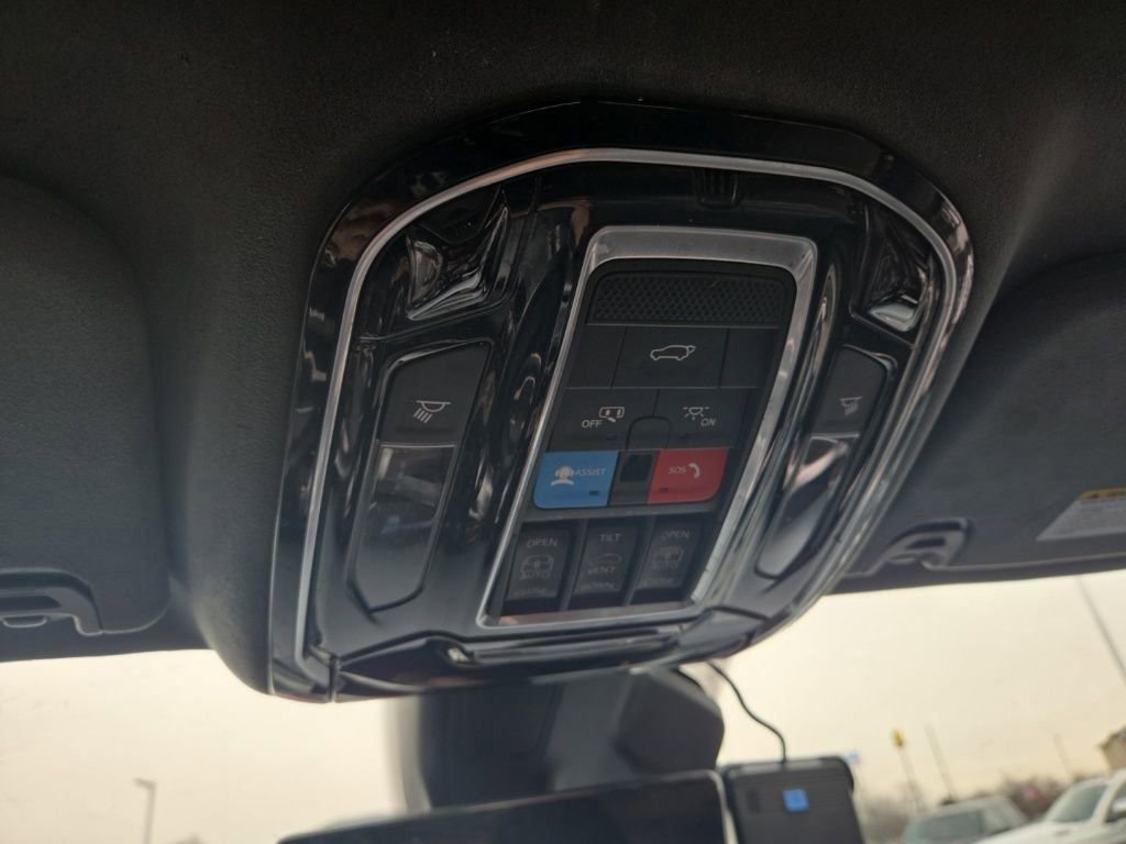 Used 2022 Jeep Grand Wagoneer Series III w/ Rear Seat Video Group 1 image 16