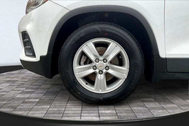 Used 2022 Chevrolet Trax LT w/ LT Convenience Package image 14