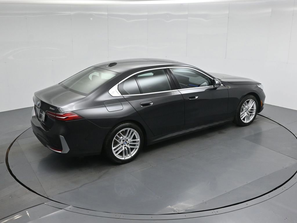 Used 2025 BMW 530i image 14