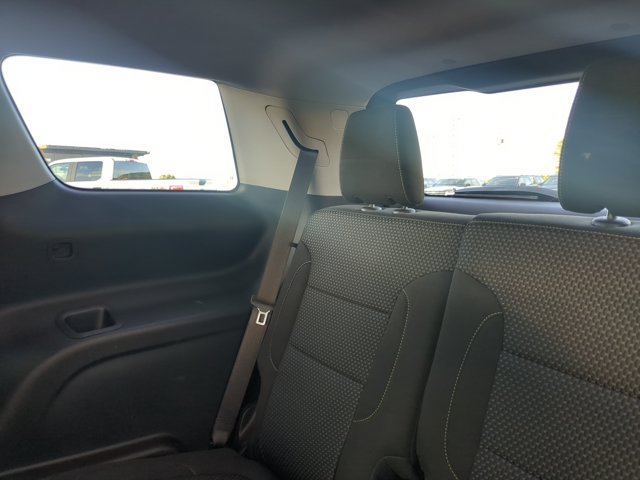 Used 2023 GMC Acadia SLE w/ Driver Convenience Package FWD image 32