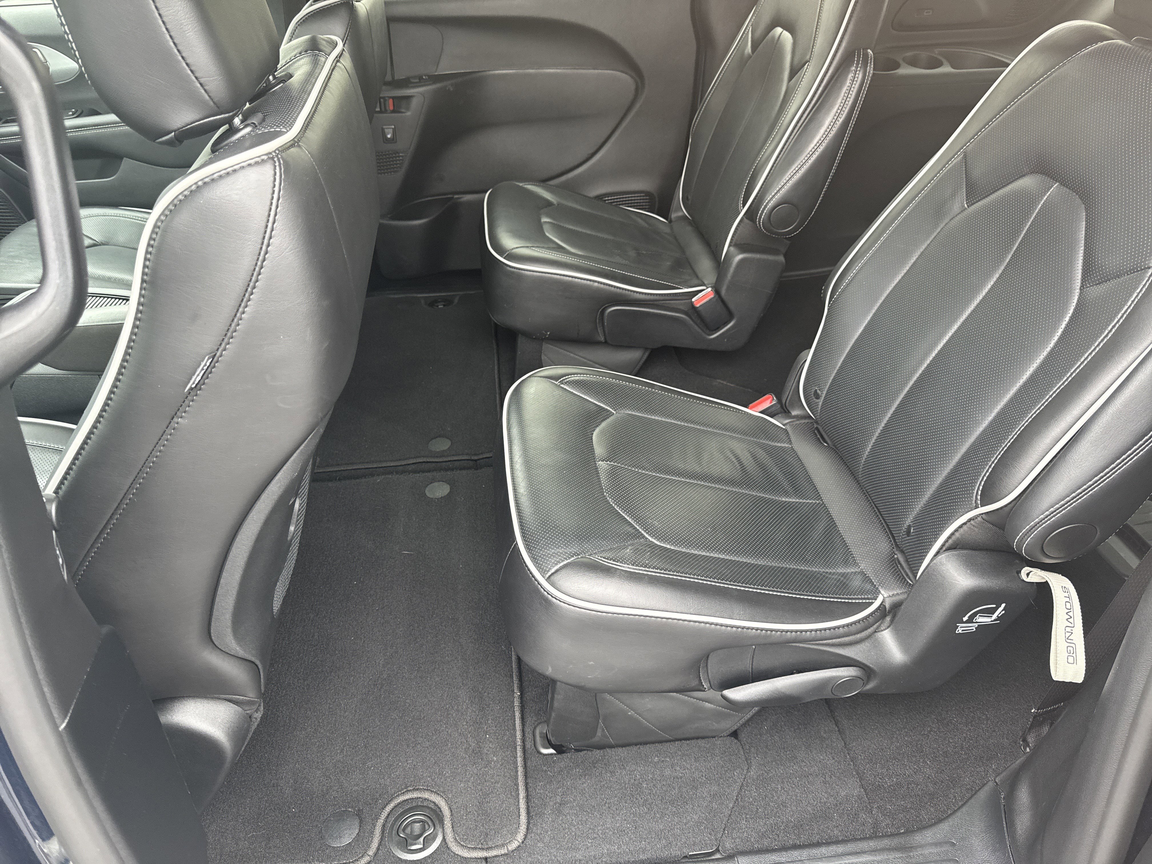 Used 2025 Chrysler Pacifica Limited image 19