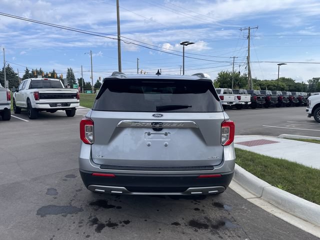 Certified 2023 Ford Explorer XLT w/ Equipment Group 202A AWD/4WD image 4