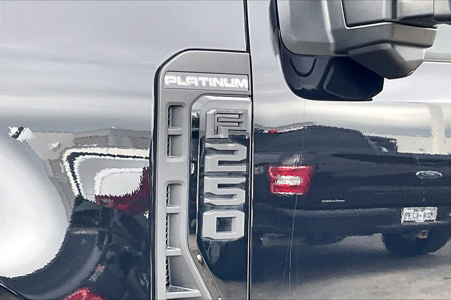 Certified 2025 Ford F250 Platinum w/ Tremor Off-Road Package AWD/4WD image 28