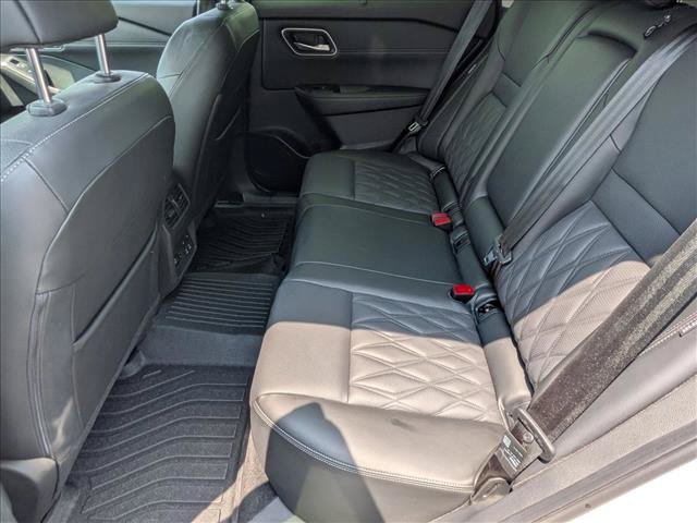 Used 2024 Nissan Rogue Platinum w/ Platinum Premium Package FWD image 18