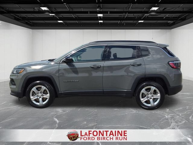 Used 2023 Jeep Compass Latitude w/ Convenience Group AWD/4WD image 2