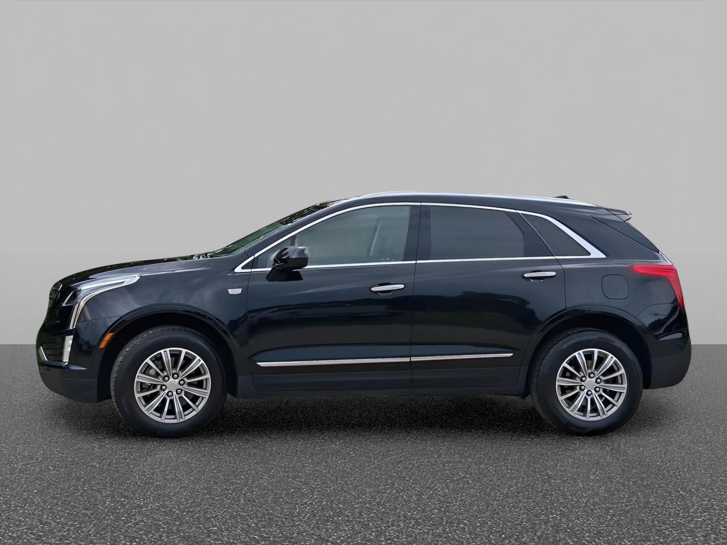Used 2019 Cadillac XT5 Premium Luxury w/ Driver Assist Package FWD image 3