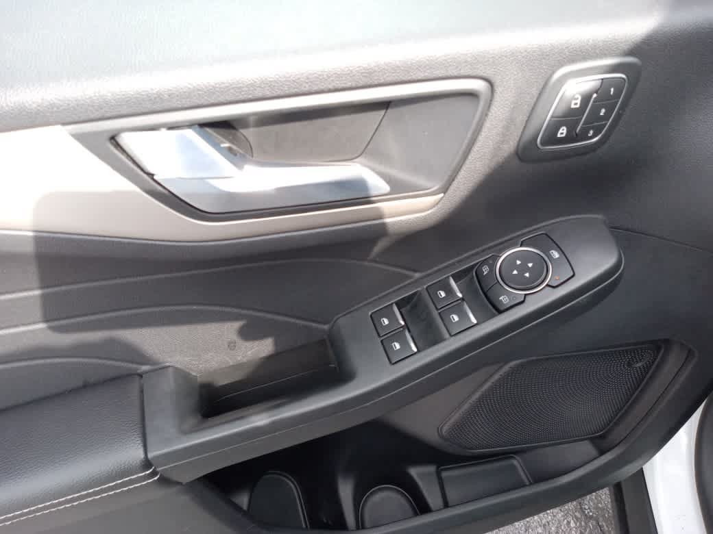 Certified 2022 Ford Escape SEL w/ Technology Package AWD/4WD image 12