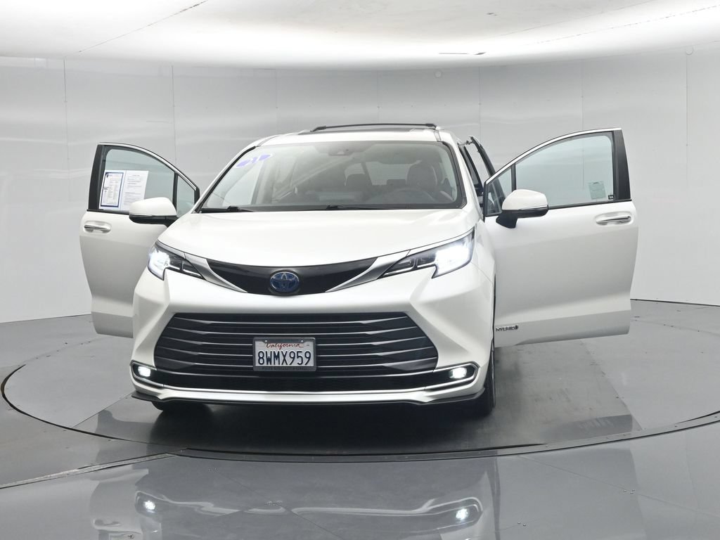 Used 2021 Toyota Sienna Limited FWD image 35