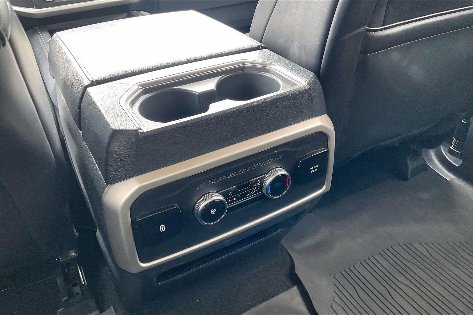 Certified 2024 Ford Expedition XLT RWD image 31