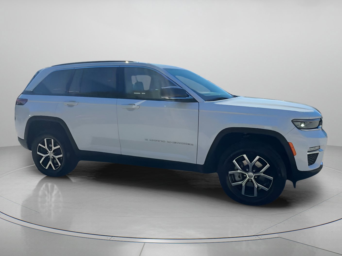 Used 2025 Jeep Grand Cherokee Limited w/ Trailer Tow Package image 30