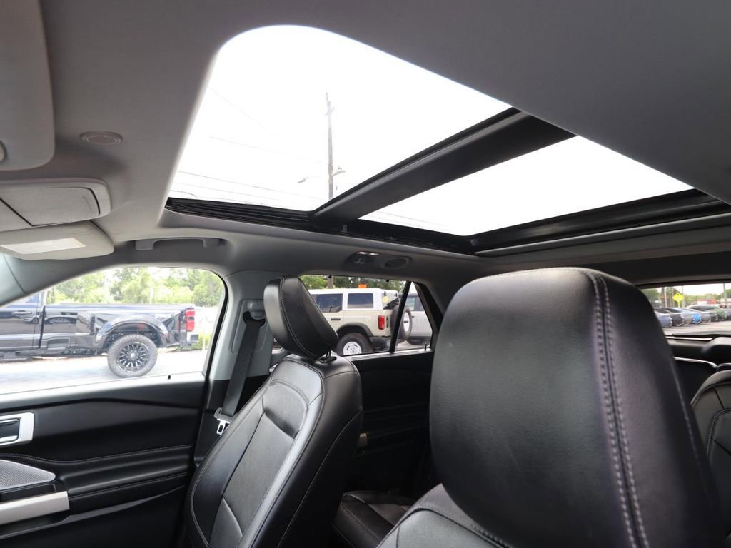 Certified 2022 Ford Explorer Limited w/ Limited Technology Package image 10