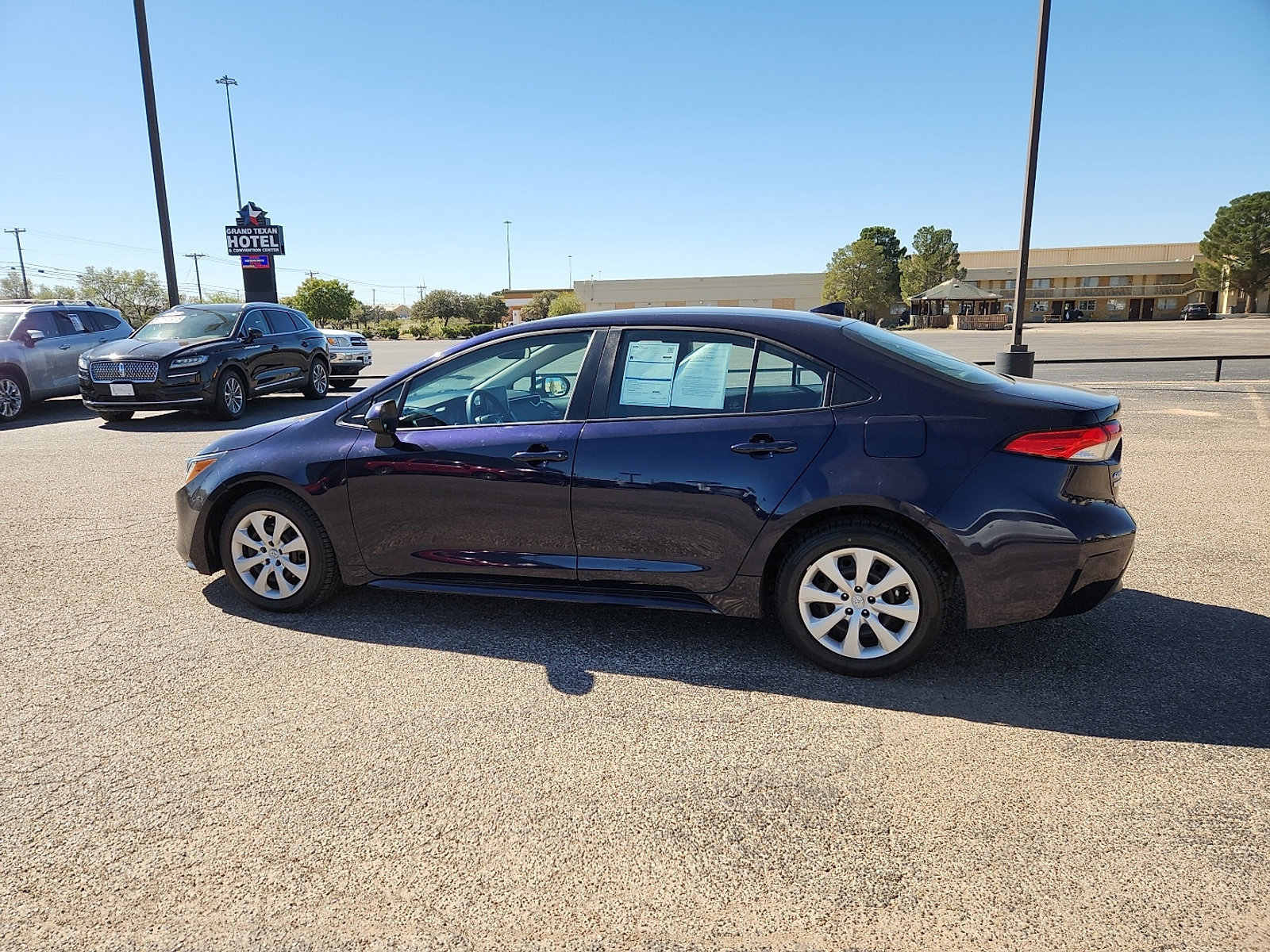 Used 2023 Toyota Corolla LE image 2