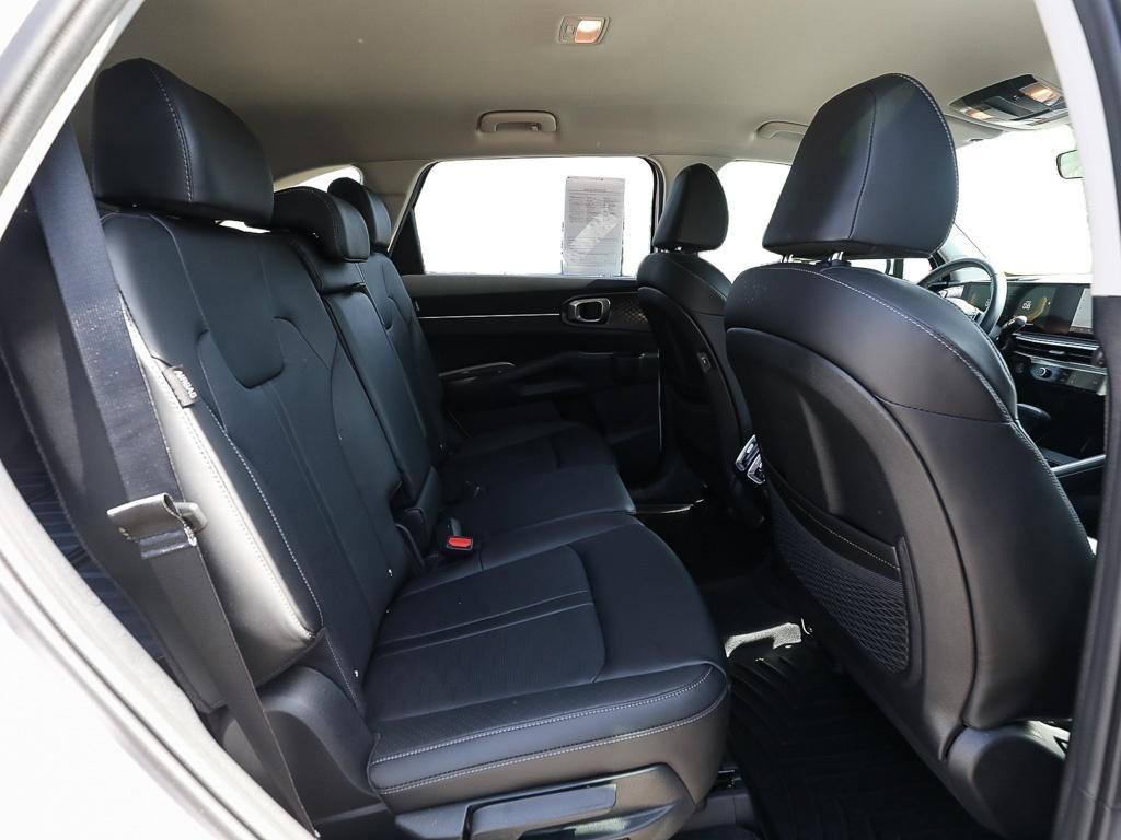 Used 2025 Kia Sorento S AWD/4WD image 23