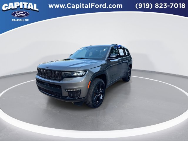 Used 2025 Jeep Grand Cherokee L Limited w/ Black Appearance Package AWD/4WD image 4