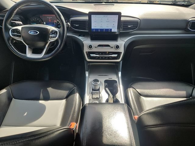 Certified 2023 Ford Explorer XLT w/ Equipment Group 202A AWD/4WD image 8