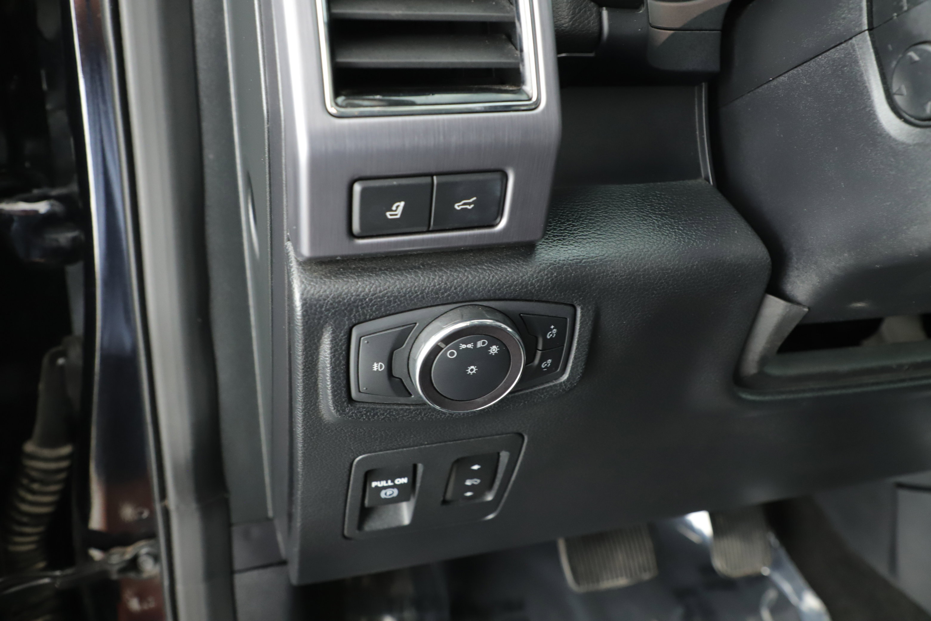 Certified 2019 Ford Expedition Platinum image 11