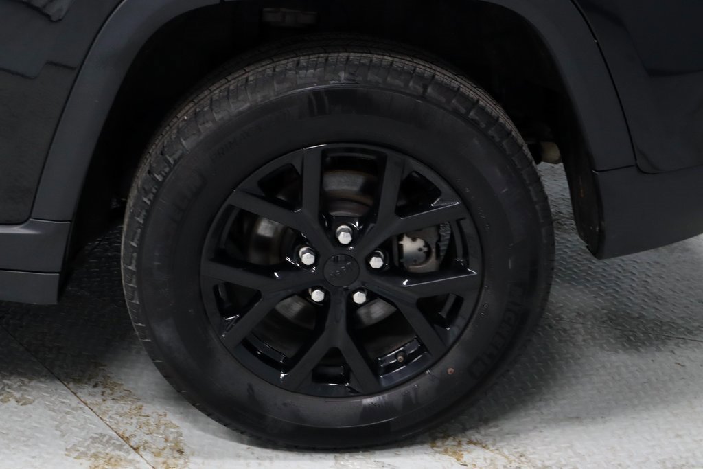 Used 2024 Jeep Grand Cherokee Altitude image 10