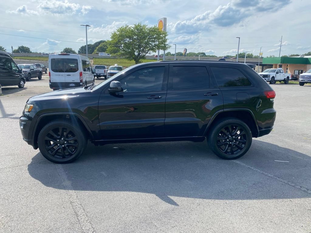 Used 2020 Jeep Grand Cherokee Altitude AWD/4WD image 4