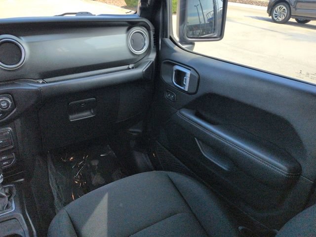 Used 2020 Jeep Gladiator Overland AWD/4WD image 15