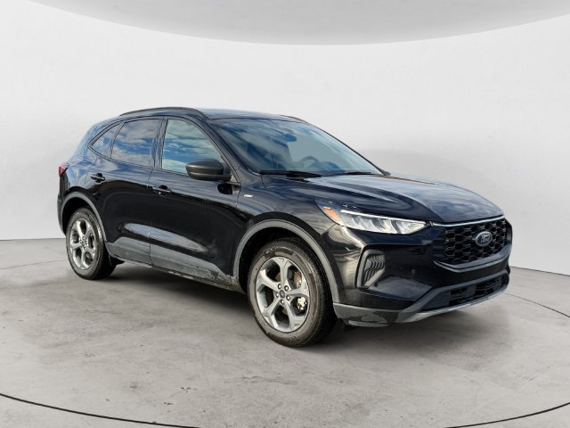Certified 2026 Ford Escape ST-Line w/ Tech Pack #1 AWD/4WD image 3