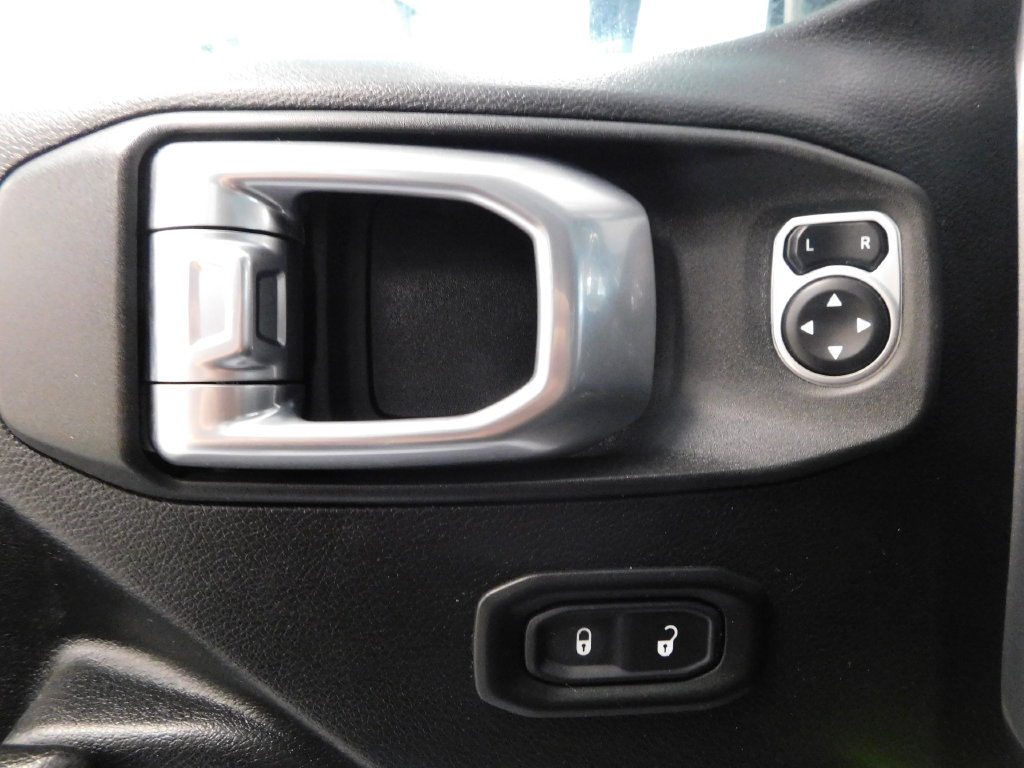 Used 2020 Jeep Gladiator Rubicon w/ Uconnect 4C Nav & Sound Group AWD/4WD image 16