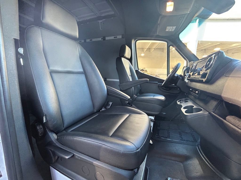 Used 2025 Mercedes-Benz Sprinter 2500 image 27