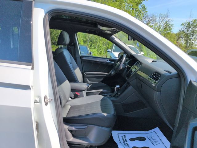 Used 2022 Volkswagen Tiguan SE R-Line AWD/4WD image 18