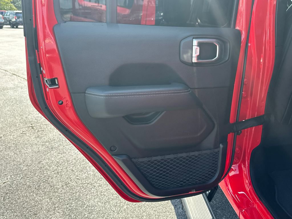 Used 2018 Jeep Wrangler Unlimited Sahara image 21