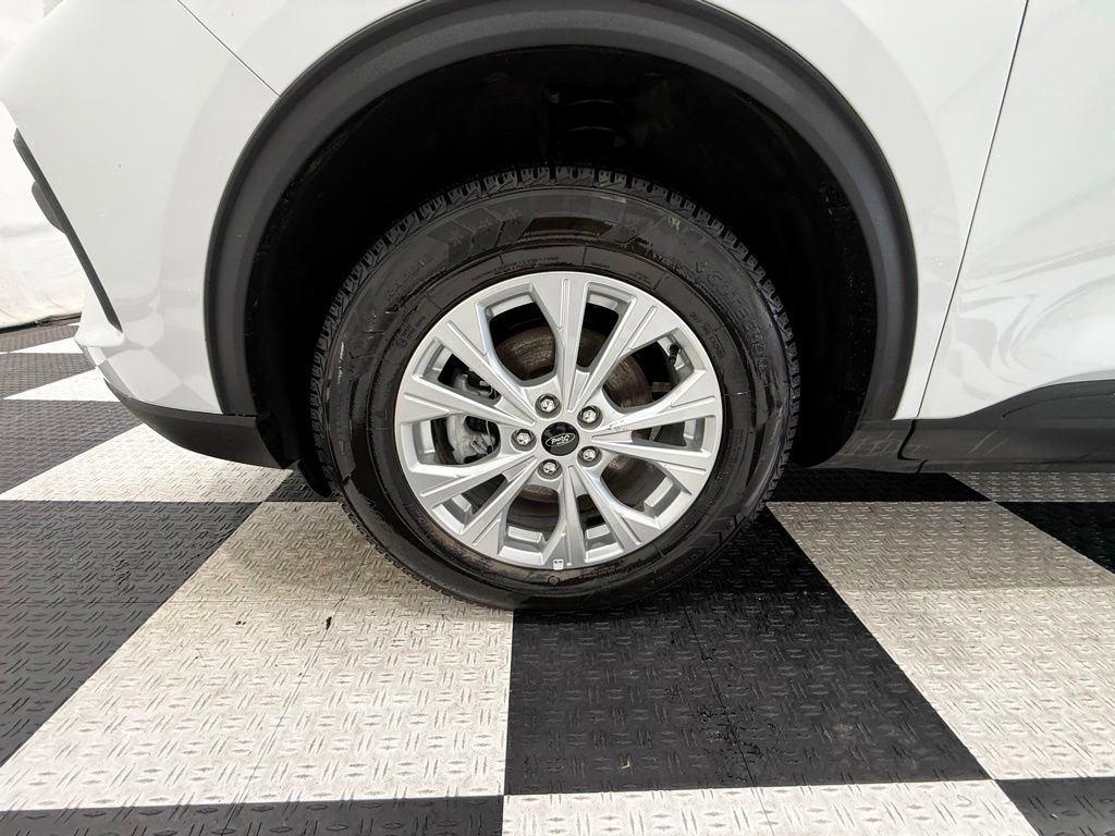 Certified 2025 Ford Escape Active AWD/4WD image 10