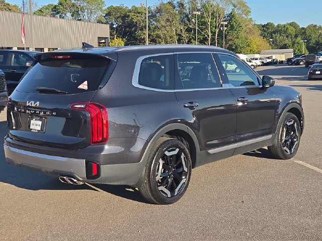 Used 2025 Kia Telluride S FWD image 3